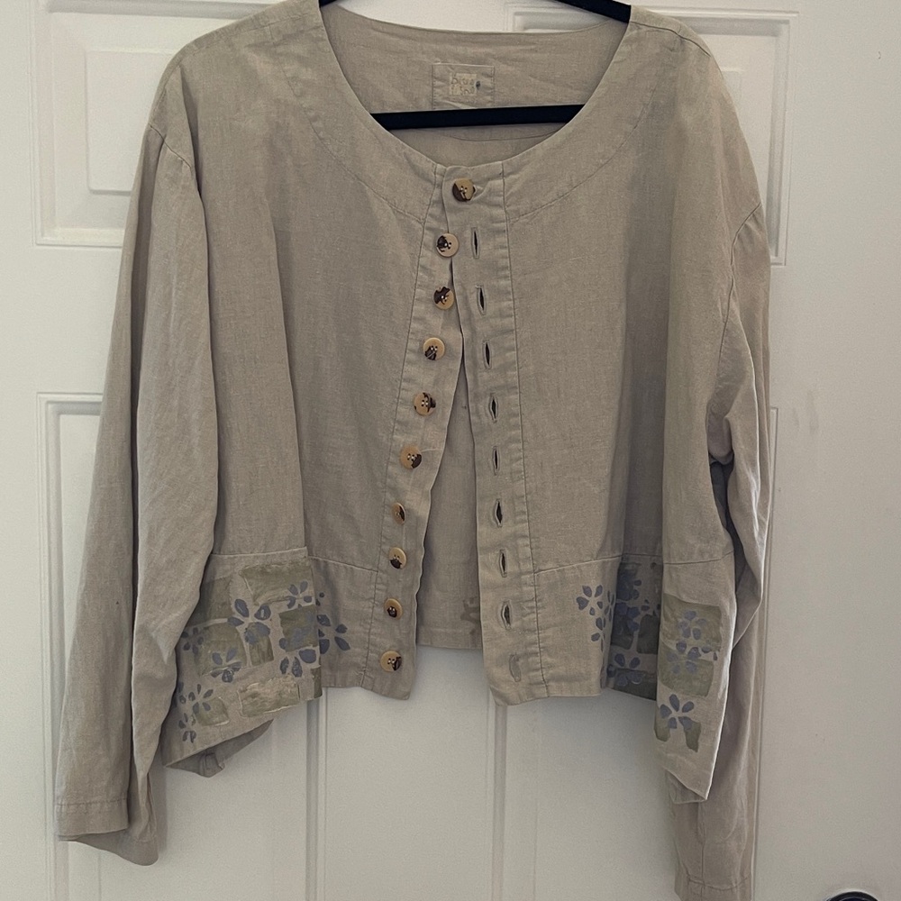 Blue Fish Beige Curved Cropped Jacket with Floral Accents Blue Hemp/Linen